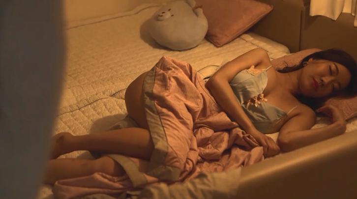 top1 sex Em mình dây hoodie trắng