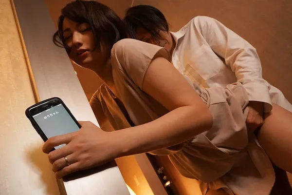 cái lồn Vợ đi họp lớp rồi làm tình với nyc mặc cho chồng ở nhà chờ