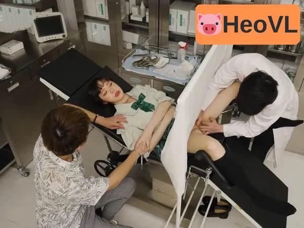 phim sex móc lồn Chồng dẫn vợ đi khám phụ khoa gặp phải bác sĩ nam biến thái