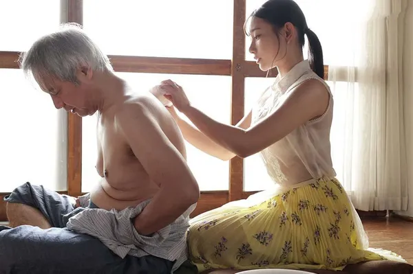 gai xinh xxx Nàng dâu xinh đẹp về quê chăm sóc bố Người chồng nhưng bố đã thiếu thốn quá lâu